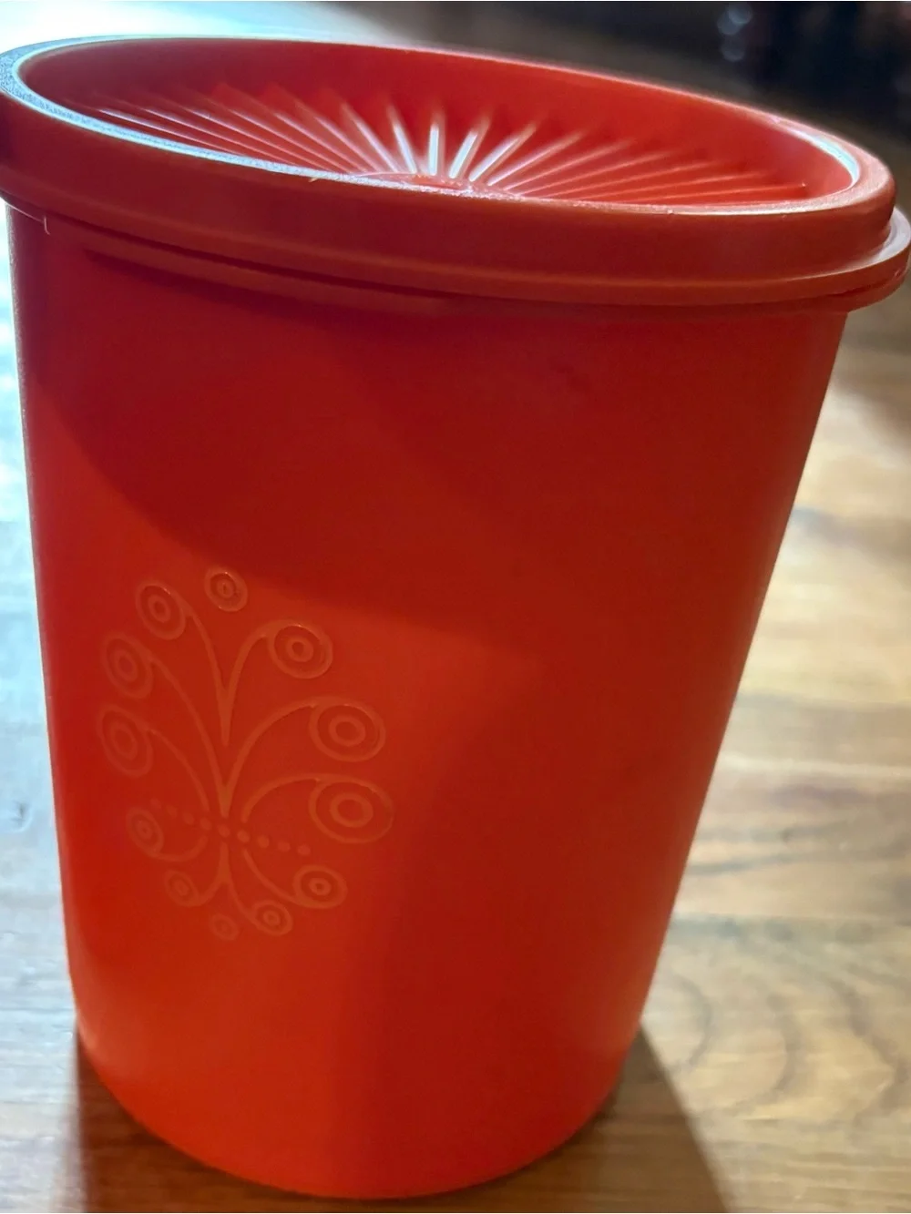 Tupperware Servalier canisters, Set of 4 (top to one is broken), Orange